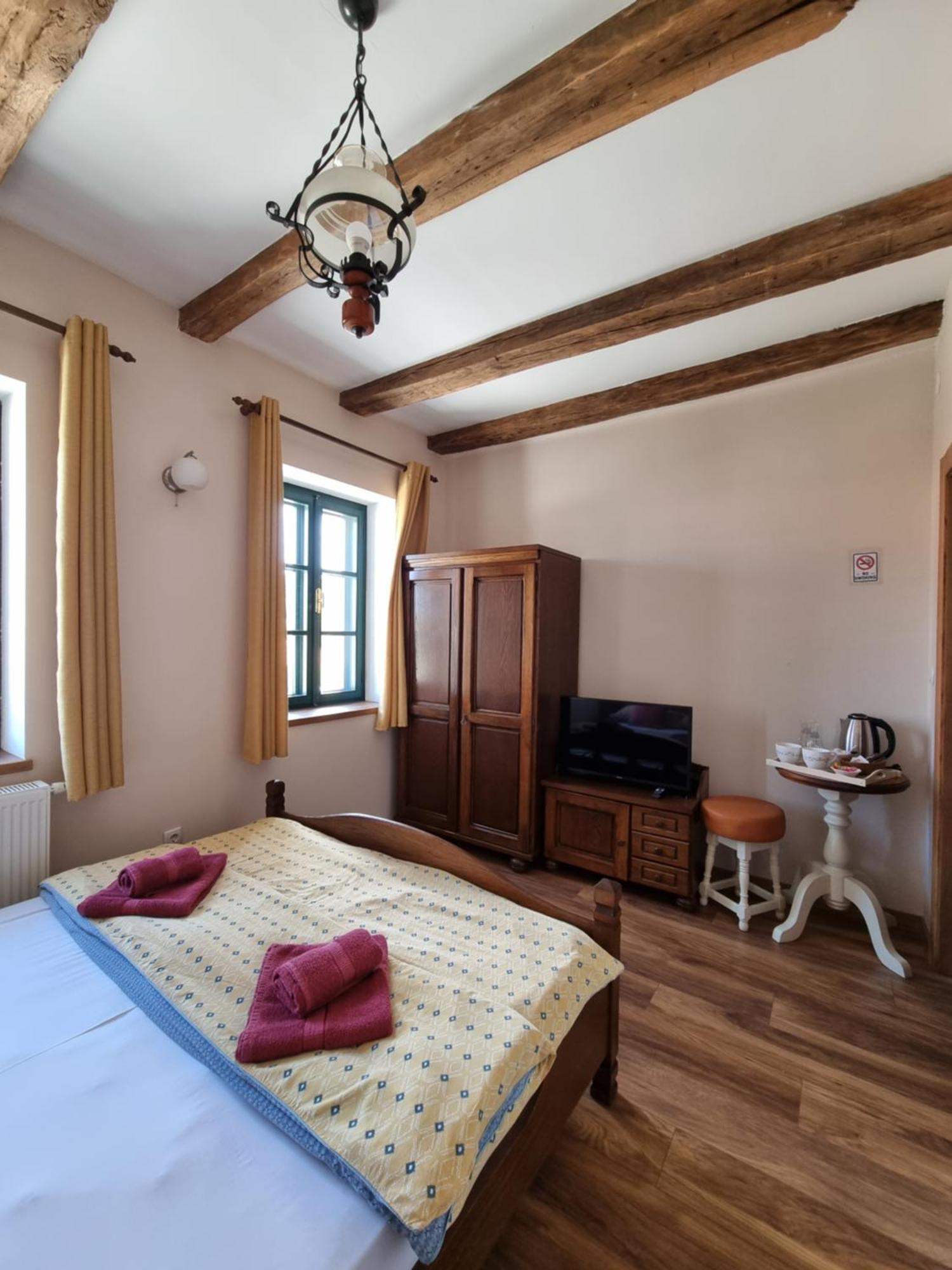 Taverna 1860 Rooms & Apartments Donja Zelina Phòng bức ảnh