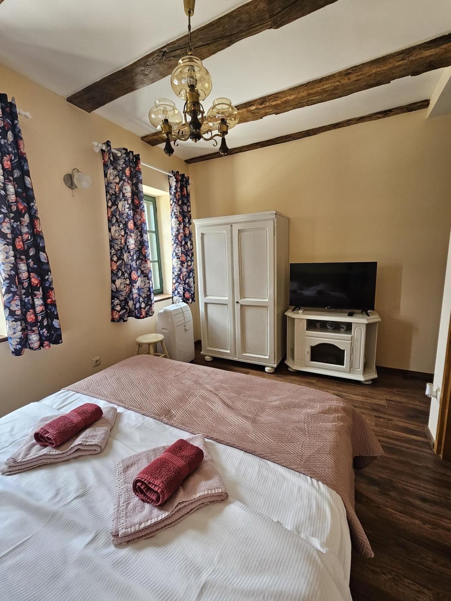 Taverna 1860 Rooms & Apartments Donja Zelina Ngoại thất bức ảnh